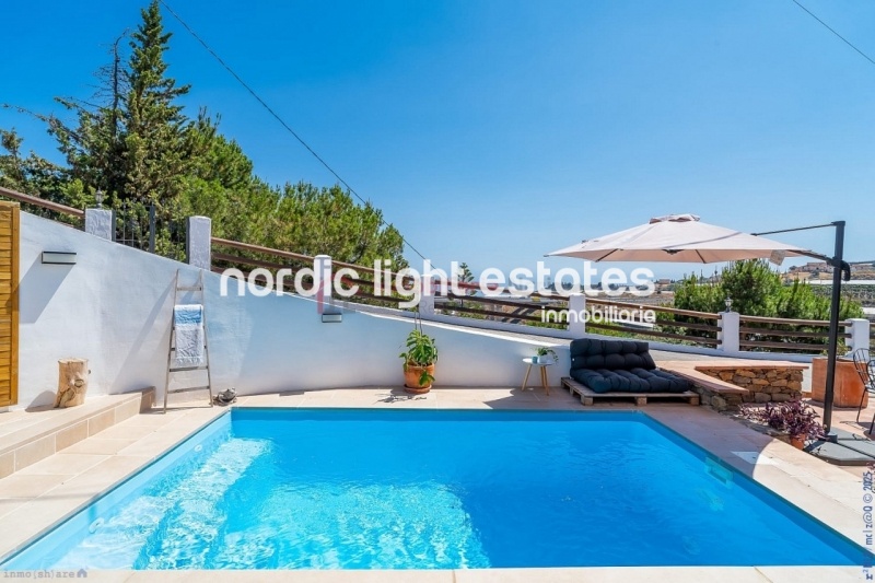Alquiler con opción a compra posible. Exclusiva villa de campo en Torrox