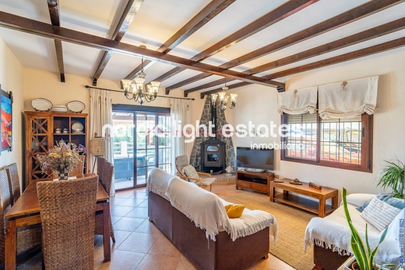 Alquiler con opción a compra posible. Exclusiva villa de campo en Torrox