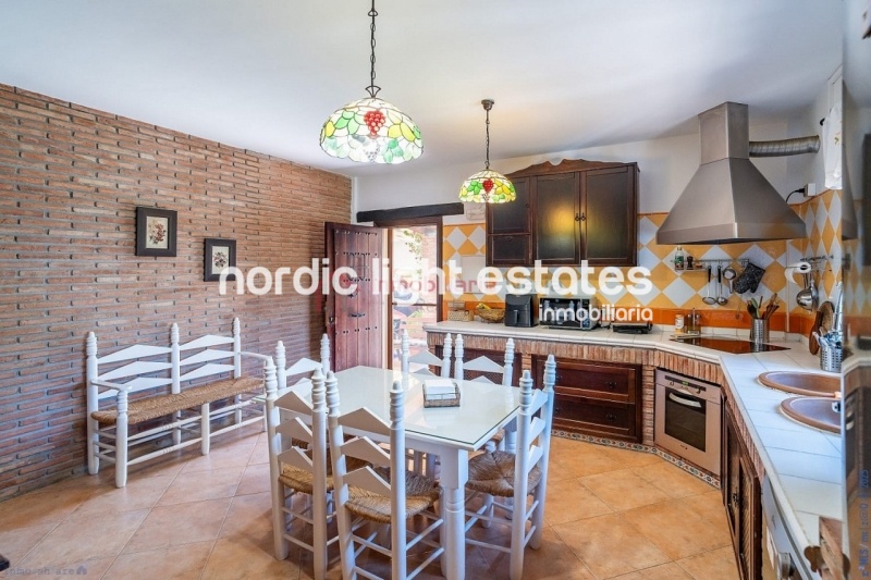 Alquiler con opción a compra posible. Exclusiva villa de campo en Torrox