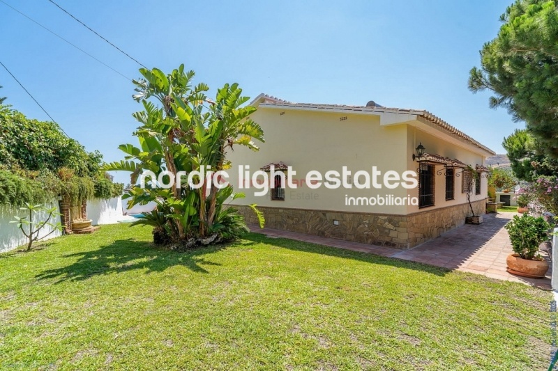 Alquiler con opción a compra posible. Exclusiva villa de campo en Torrox