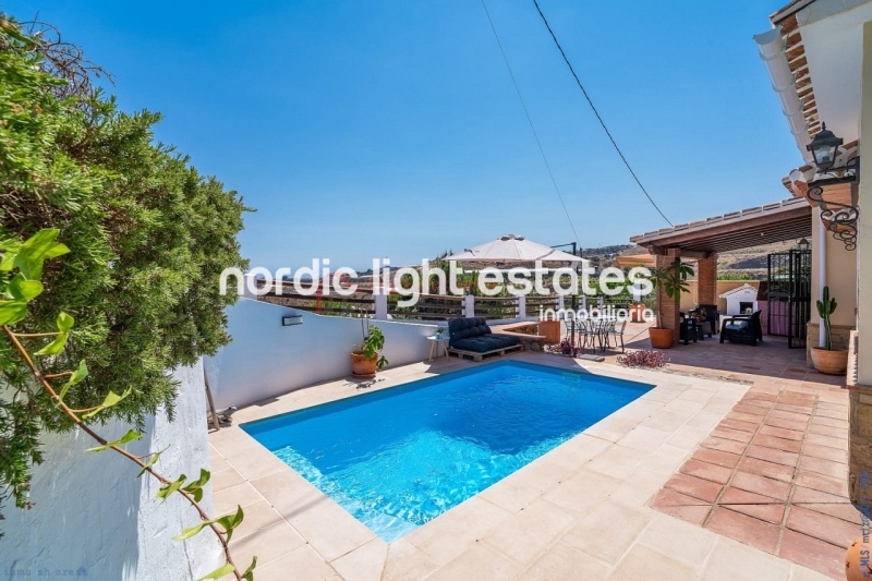 Alquiler con opción a compra posible. Exclusiva villa de campo en Torrox