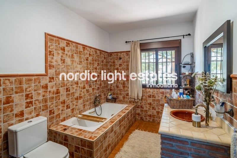 Alquiler con opción a compra posible. Exclusiva villa de campo en Torrox