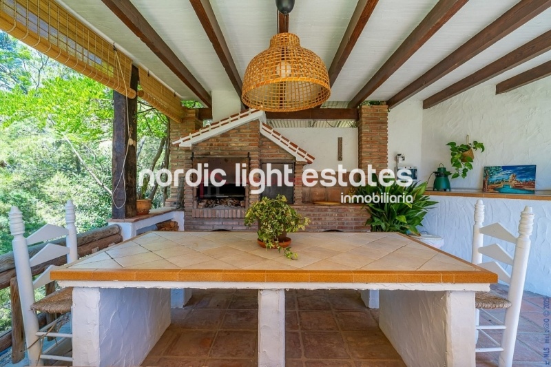 Alquiler con opción a compra posible. Exclusiva villa de campo en Torrox