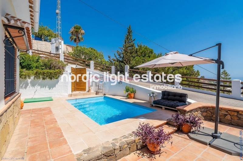 Alquiler con opción a compra posible. Exclusiva villa de campo en Torrox