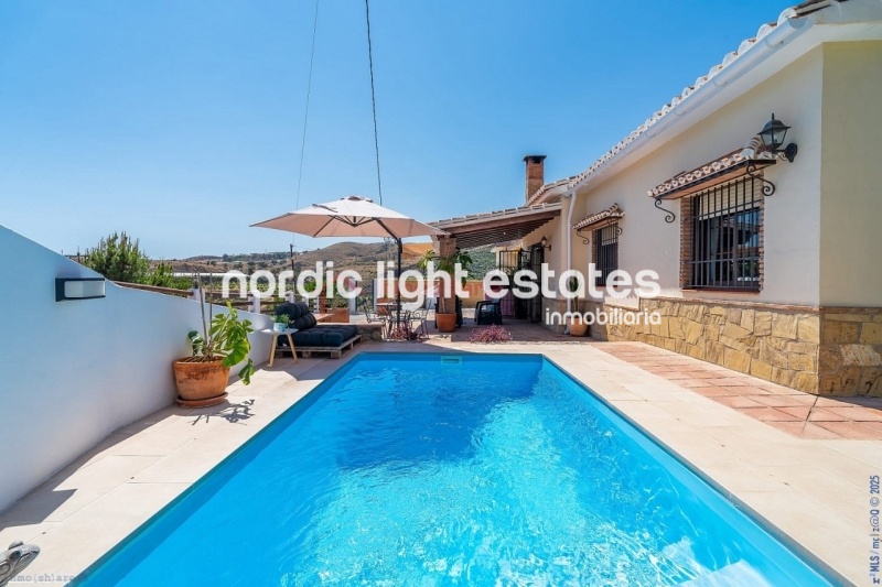 Alquiler con opción a compra posible. Exclusiva villa de campo en Torrox