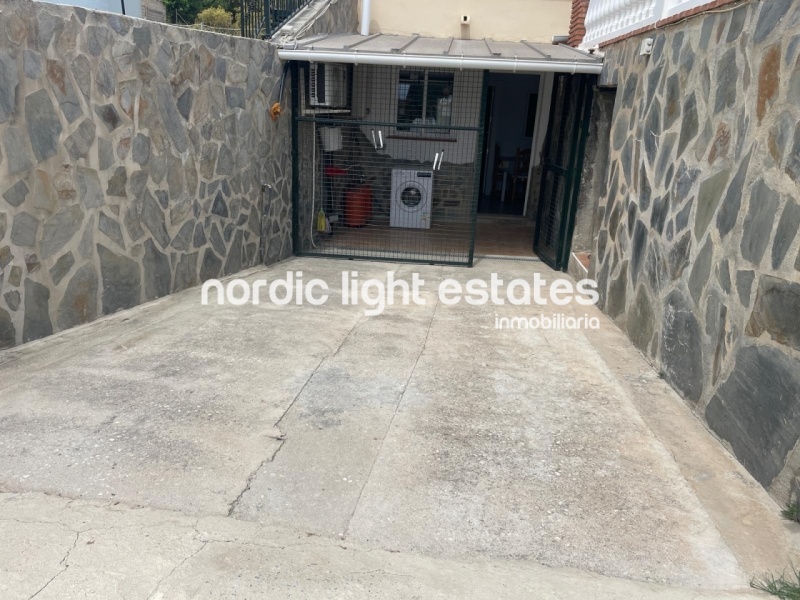 Entire year rental, apartment fully renovated with parking space in Nerja