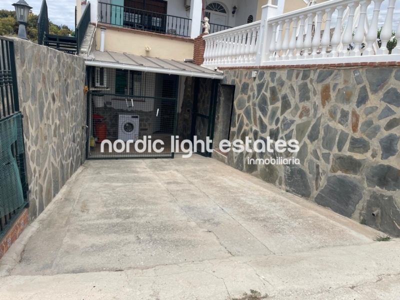 Entire year rental, apartment fully renovated with parking space in Nerja