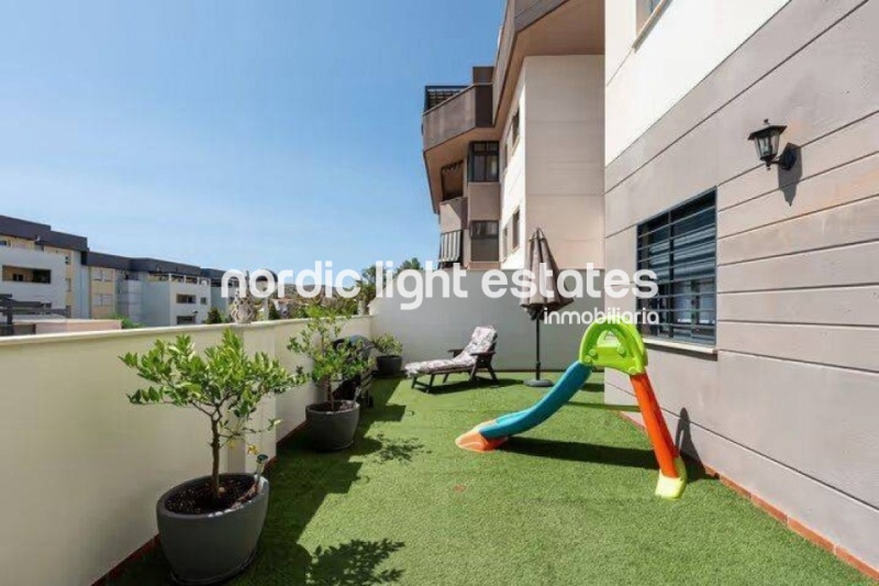 Moderno piso con parking, trastero y terraza de 53m2 en Málaga capital