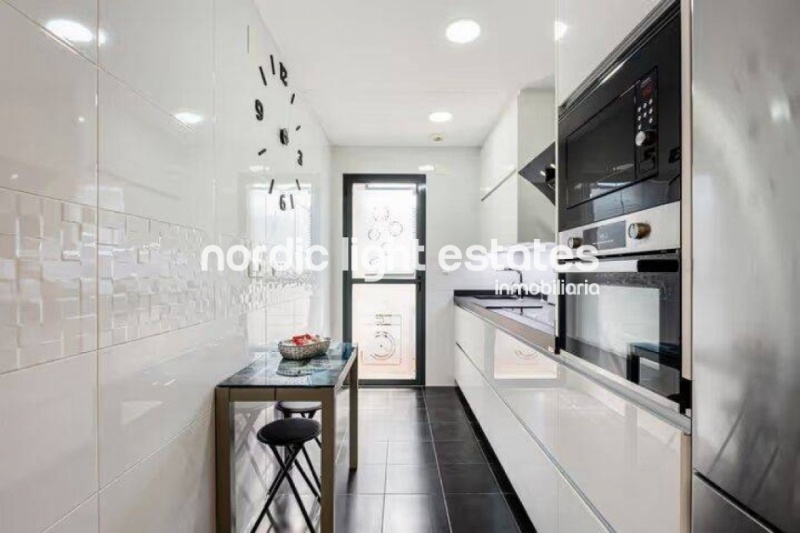 Moderno piso con parking, trastero y terraza de 53m2 en Málaga capital