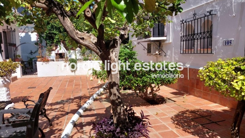 Magnificent townhouse close to Burriana Beach and to the center in Nerja