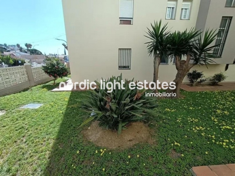 Piso con plaza de garaje en zona residencial tranquila en Rincón de la Victoria
