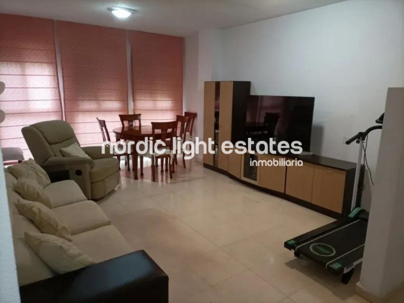 Piso con plaza de garaje en zona residencial tranquila en Rincón de la Victoria