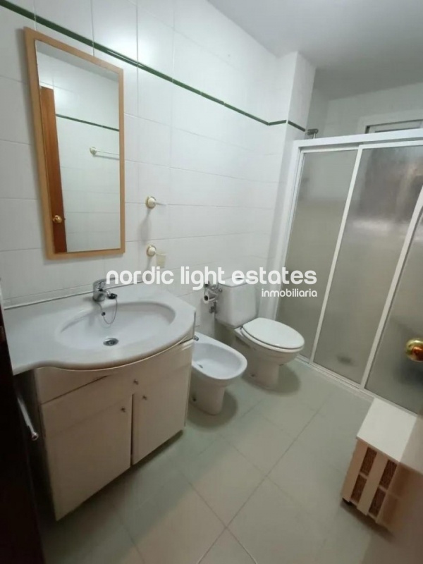 Piso con plaza de garaje en zona residencial tranquila en Rincón de la Victoria