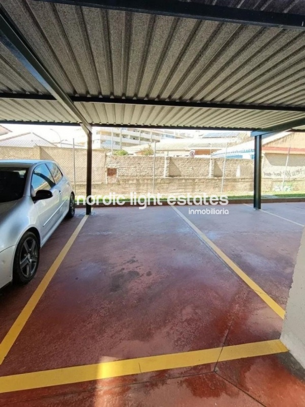 Piso con plaza de garaje en zona residencial tranquila en Rincón de la Victoria