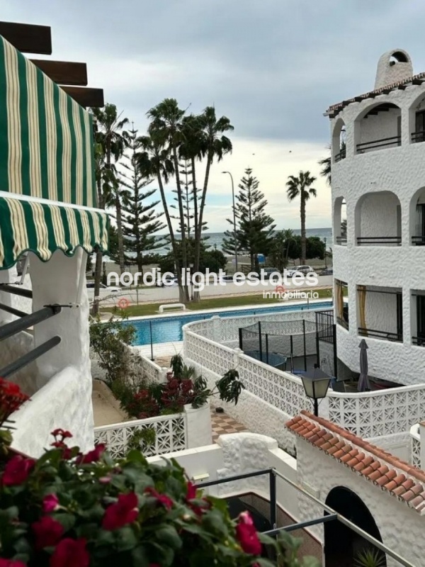 Excelente apartamento frente al mar con plaza de garaje y trastero en Benajarafe