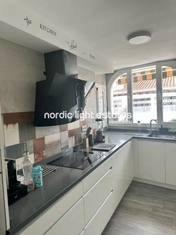 Excelente apartamento frente al mar con plaza de garaje y trastero en Benajarafe