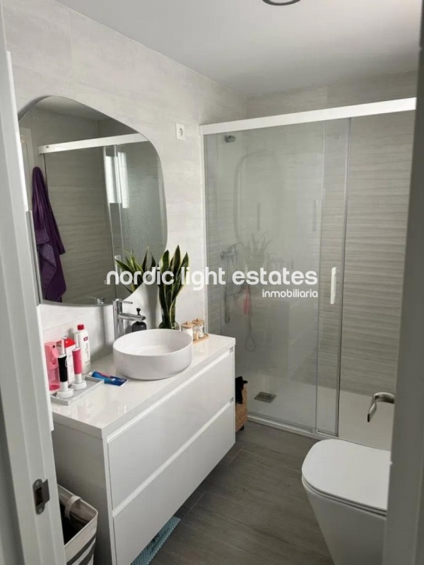 Excelente apartamento frente al mar con plaza de garaje y trastero en Benajarafe