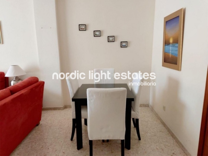 Piso muy amplio 4 dormitorios, patio de 95m2 y garaje en Torre del Mar