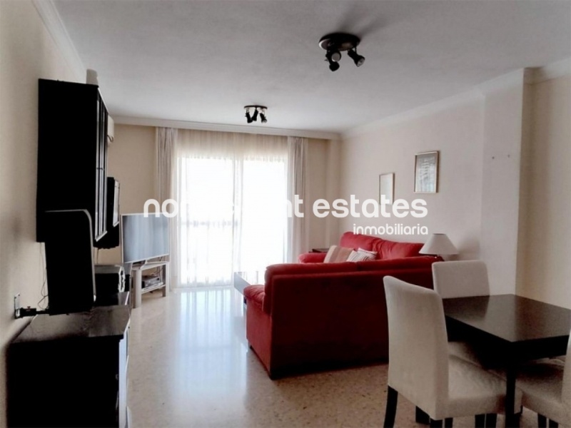 Piso muy amplio 4 dormitorios, patio de 95m2 y garaje en Torre del Mar