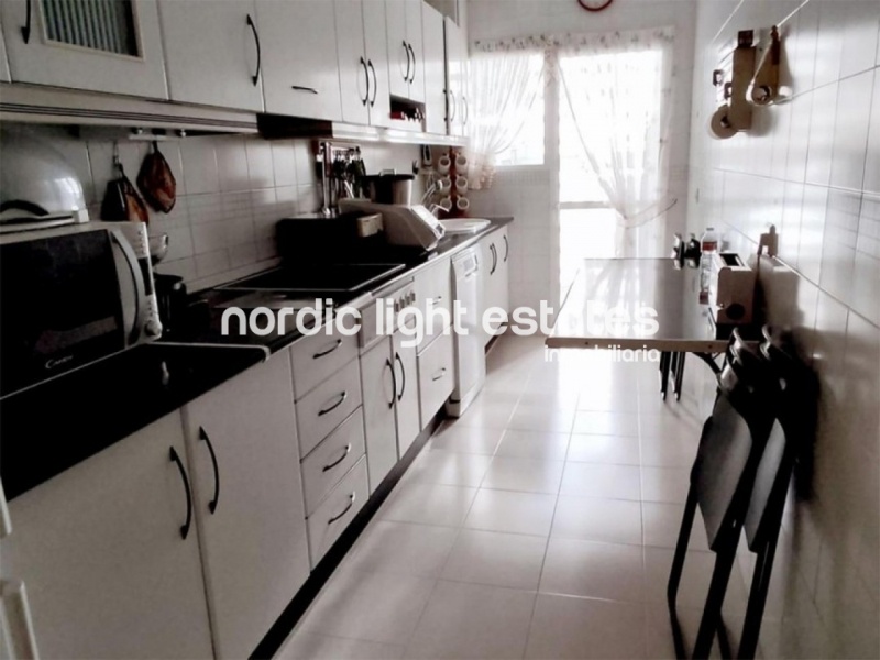 Piso muy amplio 4 dormitorios, patio de 95m2 y garaje en Torre del Mar