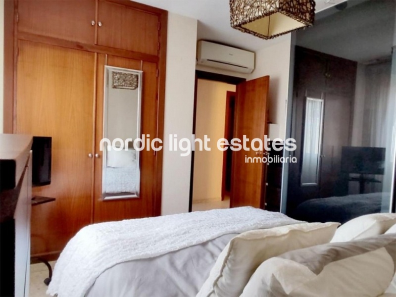 Piso muy amplio 4 dormitorios, patio de 95m2 y garaje en Torre del Mar
