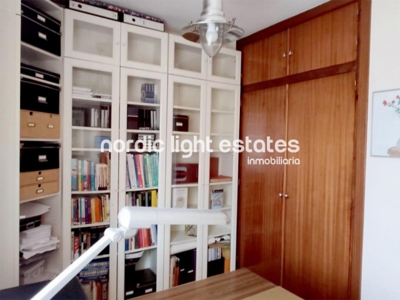 Piso muy amplio 4 dormitorios, patio de 95m2 y garaje en Torre del Mar
