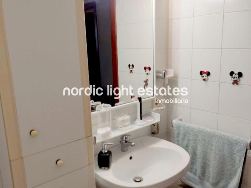 Piso muy amplio 4 dormitorios, patio de 95m2 y garaje en Torre del Mar