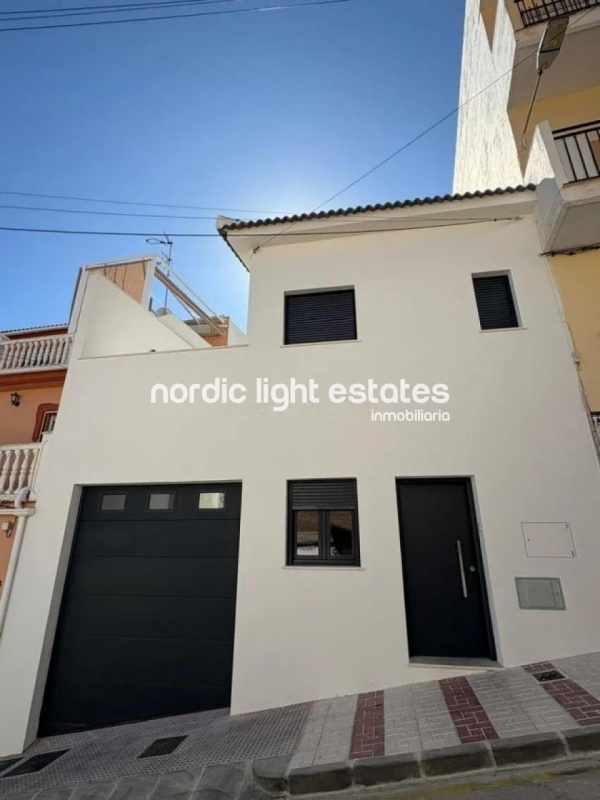 Moderna casa de nueva construcción en la zona residencial Sierra Blanquilla en Málaga capital