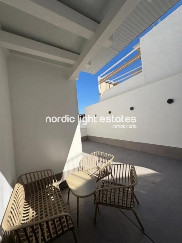 Moderna casa de nueva construcción en la zona residencial Sierra Blanquilla en Málaga capital