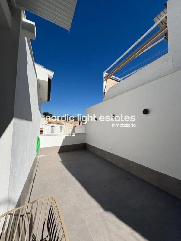 Moderna casa de nueva construcción en la zona residencial Sierra Blanquilla en Málaga capital