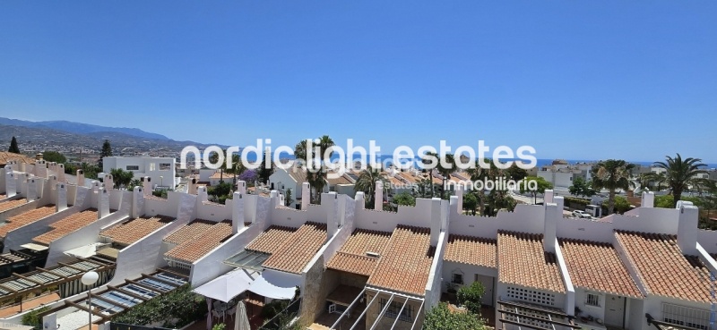 Spacious terraced house with a lots of outside space and garage for 2 cars in Torre del Mar 
