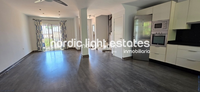Spacious terraced house with a lots of outside space and garage for 2 cars in Torre del Mar 