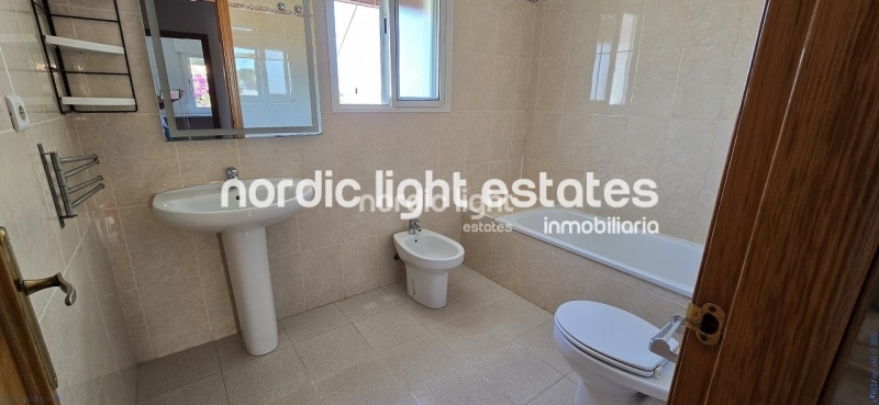 Spacious terraced house with a lots of outside space and garage for 2 cars in Torre del Mar 