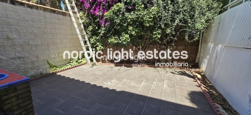 Spacious terraced house with a lots of outside space and garage for 2 cars in Torre del Mar 