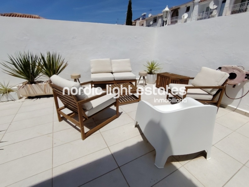 This excellente villa will take your breath away. Located in the sought-after residential area of Fuente del Badén 