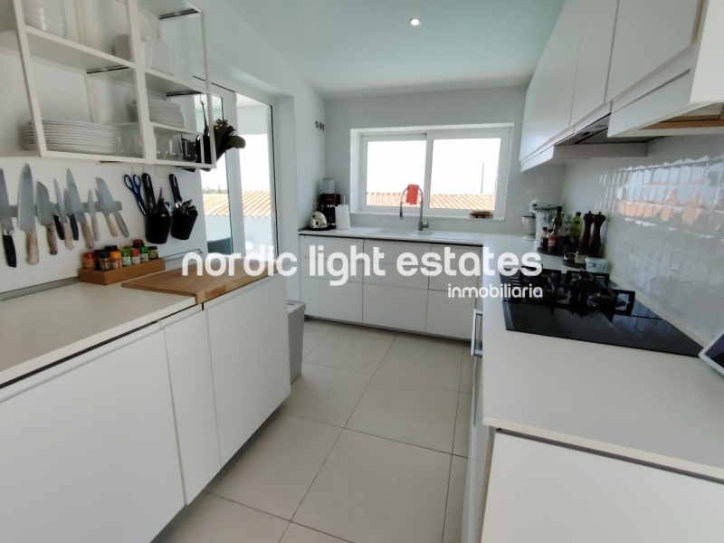 This excellente villa will take your breath away. Located in the sought-after residential area of Fuente del Badén 