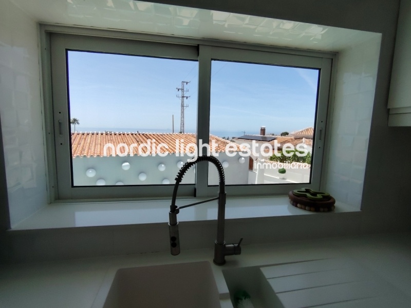 This excellente villa will take your breath away. Located in the sought-after residential area of Fuente del Badén 