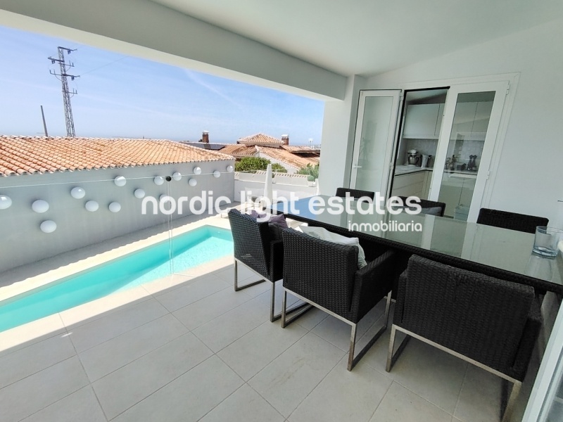 This excellente villa will take your breath away. Located in the sought-after residential area of Fuente del Badén 