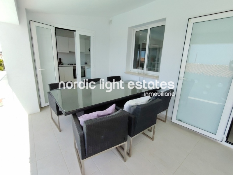 This excellente villa will take your breath away. Located in the sought-after residential area of Fuente del Badén 