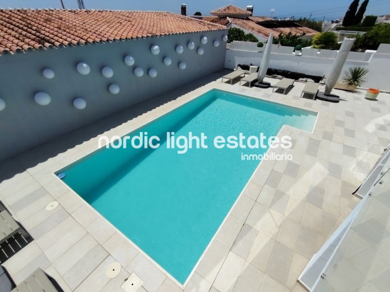 This excellente villa will take your breath away. Located in the sought-after residential area of Fuente del Badén 