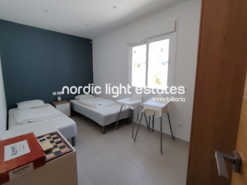 This excellente villa will take your breath away. Located in the sought-after residential area of Fuente del Badén 