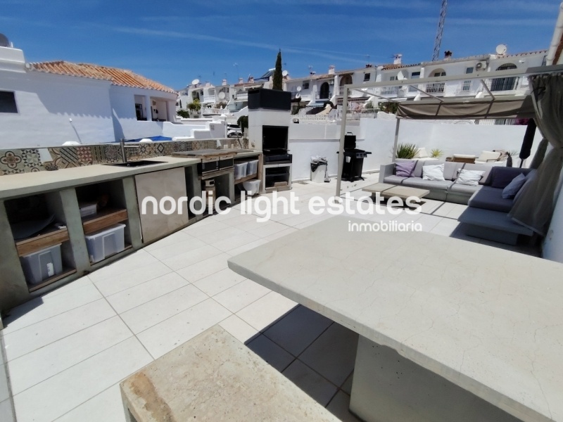 This excellente villa will take your breath away. Located in the sought-after residential area of Fuente del Badén 