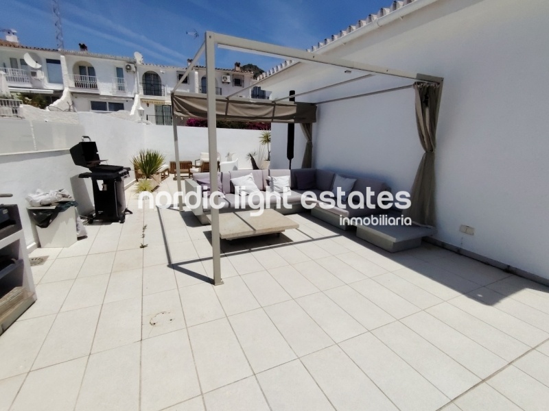 This excellente villa will take your breath away. Located in the sought-after residential area of Fuente del Badén 