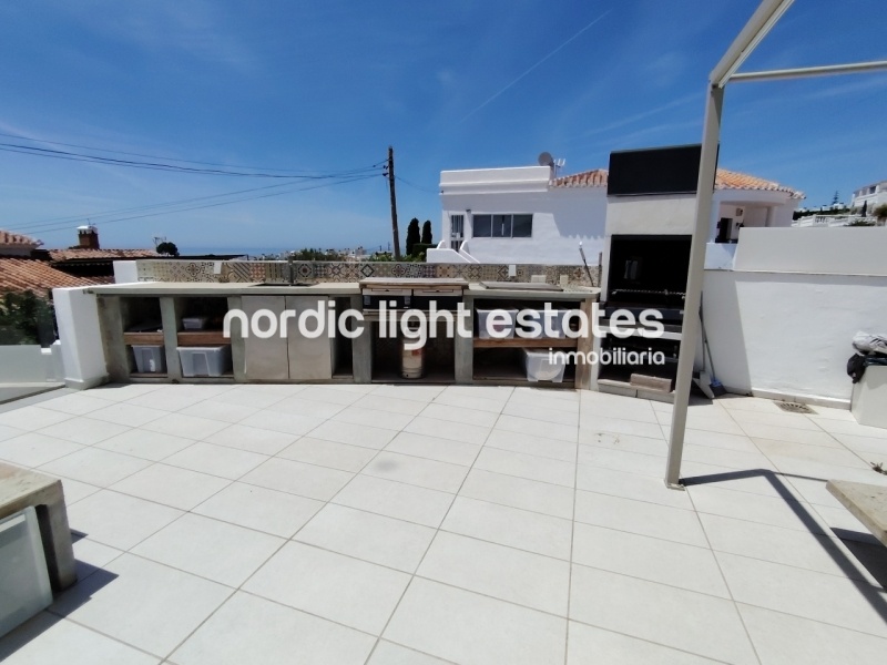 This excellente villa will take your breath away. Located in the sought-after residential area of Fuente del Badén 