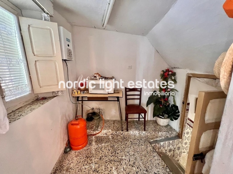 Amplia casa para reformar con 7 dormitorios en Torrox Pueblo