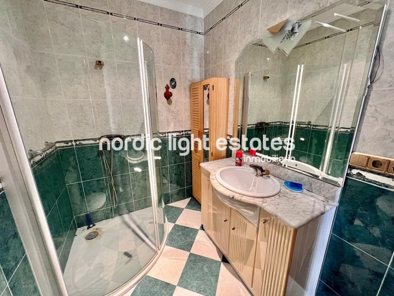 Amplio y elegante apartamento de 5 dormitorios en el centro de Torrox Pueblo