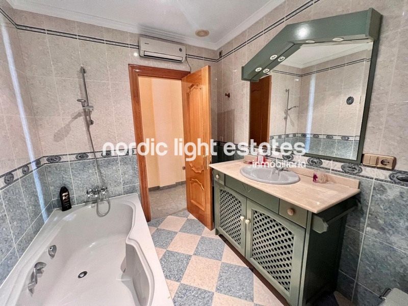 Amplio y elegante apartamento de 5 dormitorios en el centro de Torrox Pueblo