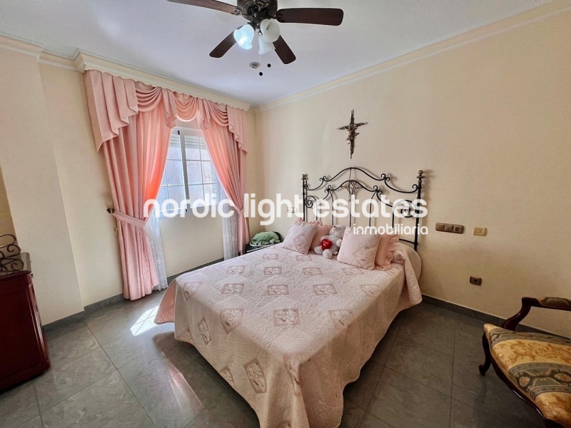 Amplio y elegante apartamento de 5 dormitorios en el centro de Torrox Pueblo