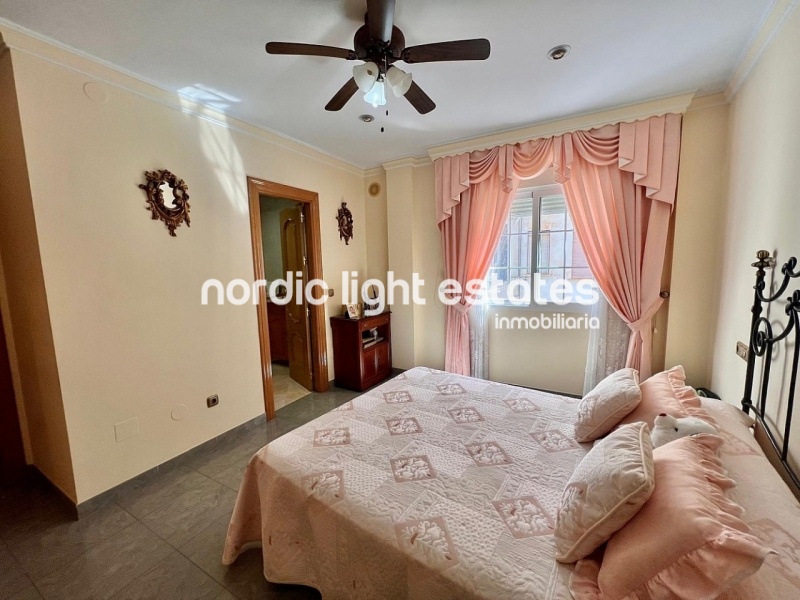 Amplio y elegante apartamento de 5 dormitorios en el centro de Torrox Pueblo