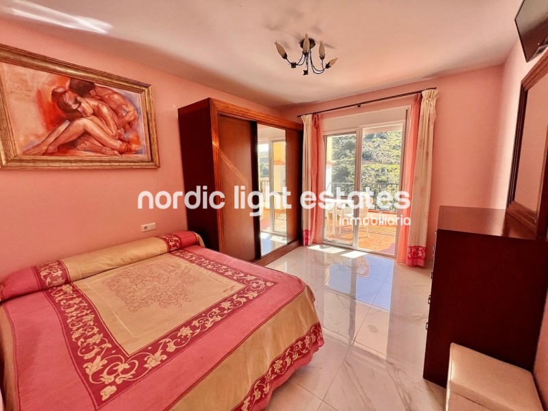Big opportunity to buy a spacious apartment in the historic center of Torrox